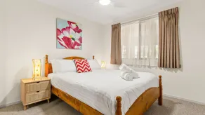 Spacious three bedroom single-level house located in a quiet residential location - Image 5