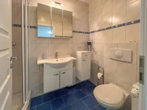 Wohnung mit Wasserblick und Abgeschlossenem Grundstück - Image 5