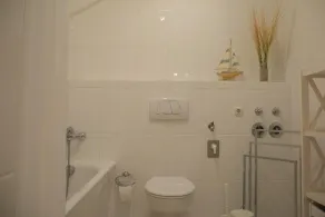 Modern, bright apartment with balcony, only 2 min to the beach and Alter Strom - Image 3