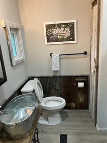 The Ole' Farmhouse w Guest Suite and Hot Tub - Image 4