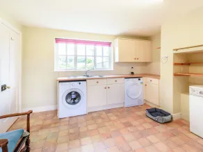 Alojamiento de 4 habitaciones en Great Limber - Image 3