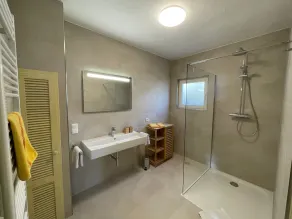 Ferie villa med fælles pool, stor terrasse og storslået havudsigt - Image 2