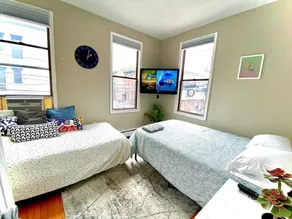 Modern & Sunny FamFriendly 2BR Home, 1 stop to NYC - Image 5