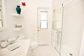 NY! Snygg villa i Bonita Springs! Modernt, med stor havsvattenpool! - Image 4