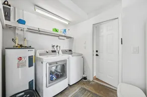3-bedroom 2-bathroom! FREE Heated Pool! Close Beaches! Pet! CLEAN! - Image 2