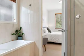 Immaculate beach home with Spa and alfresco area (sleeps 9) - Image 2