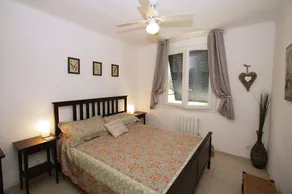 Bel appartement à Maubec avec piscine privée chauffée, WiFi et télévision britannique - Image 2