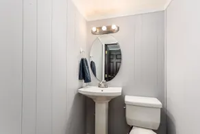 RÉCEMMENT RÉNOVÉ maison de 4 chambres avec cour arrière et terrasse - Image 4