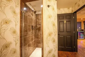 Woodland Retreat, King Bed, Private Lake Access - Image 5