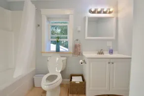 2King Bed BR Private Apt Downtown Brunswick - Image 2
