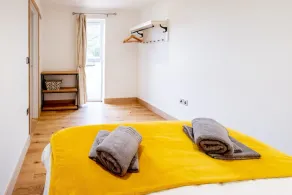 Three Tuns Apartments - Maple - sleeps 2 guests  in 1 bedroom - Image 5