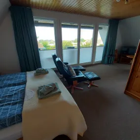 One-room apartment with balcony close to the beach  - Image 5