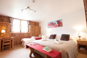 Alpine Chalet with Hot tub and Sauna sleeps up to 14, all en suite - Image 5