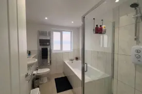 Apartmentsleeps8-wifi-famillyfriendly-citycentre - Image 3