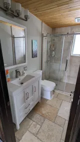 Le Sanctuaire de L'artisan Luxury Waterfront Accommodation - Image 4
