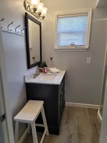 Beautiful 2 Bedroom GRACE COTTAGE. Adjacent to lake - Image 5