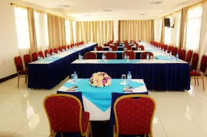 Dlux Hotel - Image 3