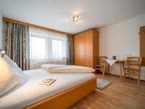Schönes Ferienhaus mit Blick auf die Alpen - Image 5