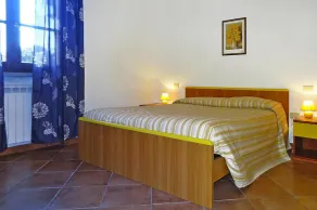 Appartamento con giardino, terrazza e piscina - Image 5
