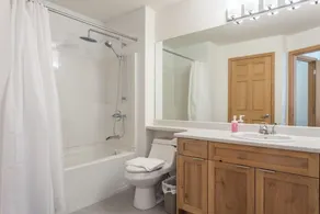 Bright and Clean, Walk Everywhere, Shared Pool and Hot Tub - Image 3