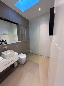 Luxury 8 Berth Chalet - suitable for x2 families - Image 3