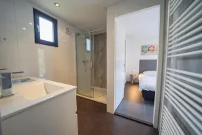 Chalet with 2 bedrooms and a terrace - Image 2