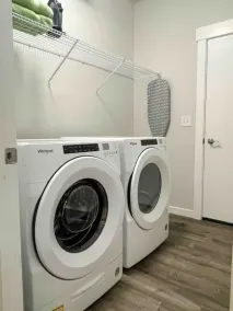 Central 3/2, garage, private yard, walk to arena, EV charger - Image 4