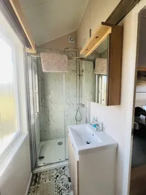 Meadow Retreat -  Cabin sleeping 6 guests  in 1 bedroom - Image 3