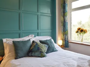 A beautiful cottage boasting wonderful views over the surrounding Colne Valley. - Image 4