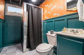 Spacious Family Retreat: King Beds+Arcade+Playground. Minutes from Zoo/Downtown - Image 5