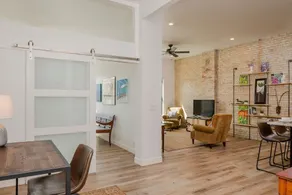 Luxury Downtown 2 Bedroom Flat - Image 5