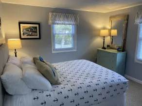 Cozy 3 bedroom house with large covered porch just steps from downtown BBH. - Image 4