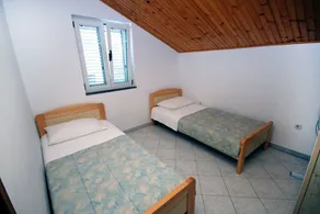 1-Zimmer-Ferienwohnung mit Balkon und Meerblick Grebastica, Sibenik (A-4867-a) - Image 4