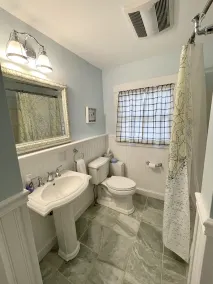 Maine Waterfront Cottage: Nestled on an acre of land, with 500ft of shore front - Image 5