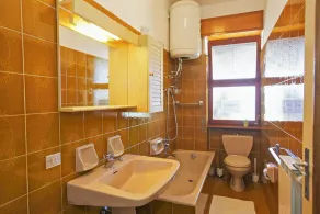 Appartement de 2 pièces meublé avec goût avec terrasse et Kiwi Pergola - Image 2