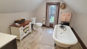 Remodeled Rustic Log Home on 5 acres, close to ATV park & Laurel Highlands.. - Image 3
