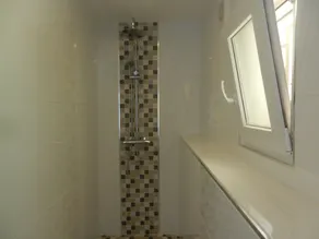 2 Bed Lägenhet i med privat pool och terrass nära alla bekvämligheter - Image 3
