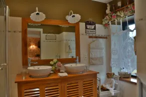 Charming guest room in a 16th century Breton manor - Image 4