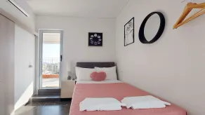 A bright and relaxing penthouse on the 5th floor - Image 4