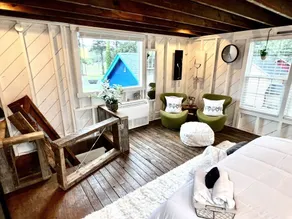 Tiny House Hideaway with King sized Bed - Image 4