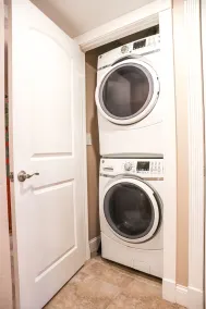 Funky MINI GOLF Home filled with Amenities - Image 2