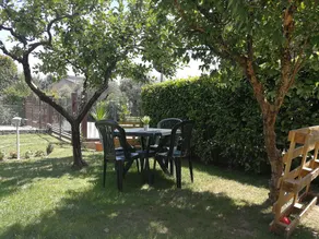 APARTAMENTO COM VARANDA E JARDIM PRIVADO EM UM VILLA DE DUAS FAMÍLIAS - Image 5