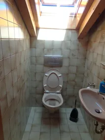 Lejlighed (93sqm), 3 soveværelser, stue, køkken, bad / bruser / toilet, flisebelagt brændeovn, 2 balkoner - Image 4