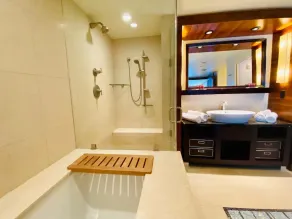 2BR Opulence at Carillon Hotel - Image 4