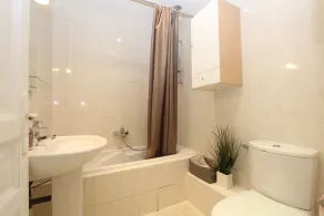 Appartement familial dans un quartier authentique et son marché ouvert - Image 2
