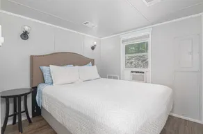 Nest - Texas Tiny House with a Big View - Image 3