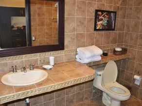 4 Br/4 Bath Spectacular Luxury Home In a Gated Community, Across From Beach. - Image 3