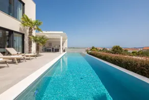Luxury Villa Superstar with Pool - Image 5
