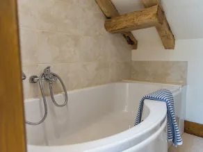 2 bedroom accommodation in Wormshill - Image 2