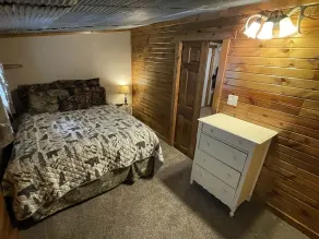 Cozy cabin getaway at the Lake - Image 4